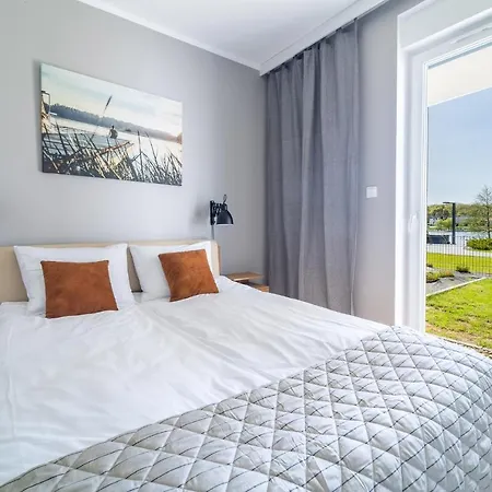 Marina Blue - Super Widok Z Wlasnego Ogrodka Na Jezioro, Parking, Netflix I Max Apartamento